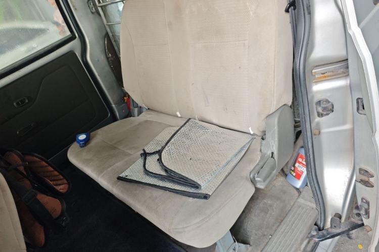 Used Wuling Rongguang V 2015 1.5L Practical Version Left Rear Seat