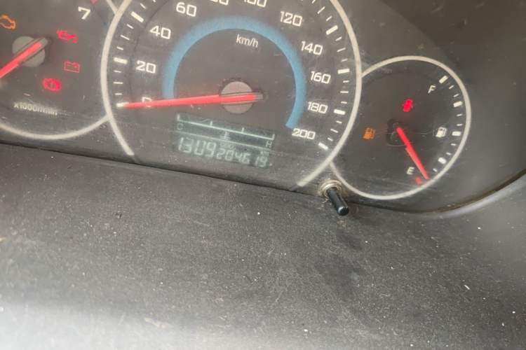 Used Wuling Rongguang V 2015 1.2L Base Version Odometer Close Up