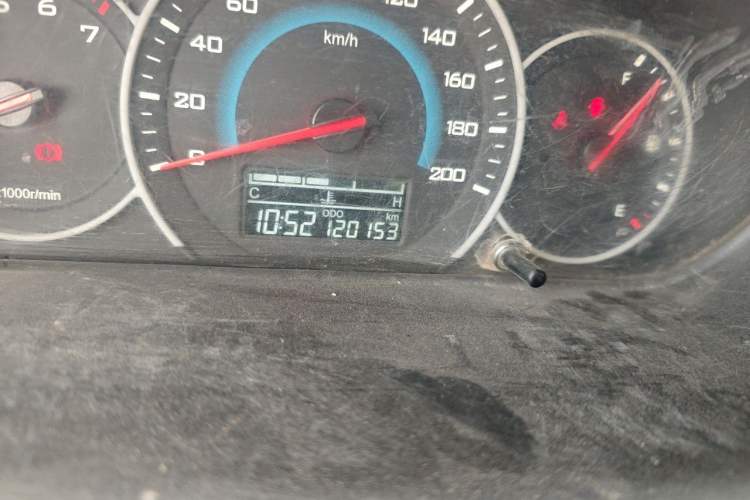 Used Wuling Rongguang V 2015 1.2L Standard Version Odometer Close Up