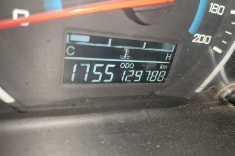 Used Wuling Rongguang V 2015 1.5L Base Version Odometer Close Up
