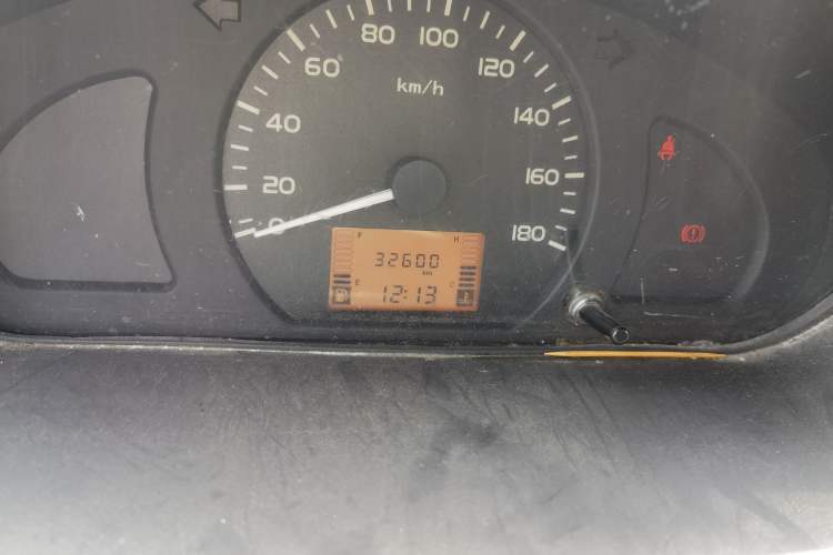 Used Wuling Rongguang V 2015 1.2L Base Version Odometer Close Up