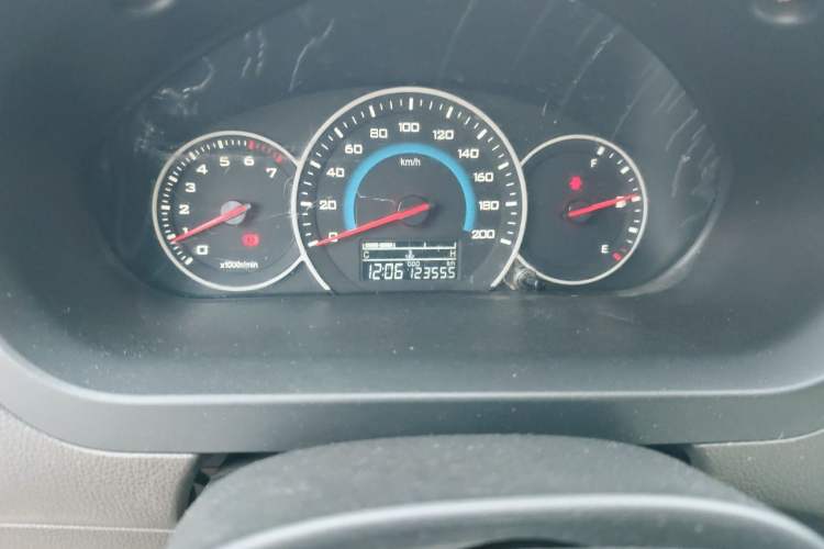 Used Wuling Rongguang V 2015 1.5L Standard Version Odometer Close Up
