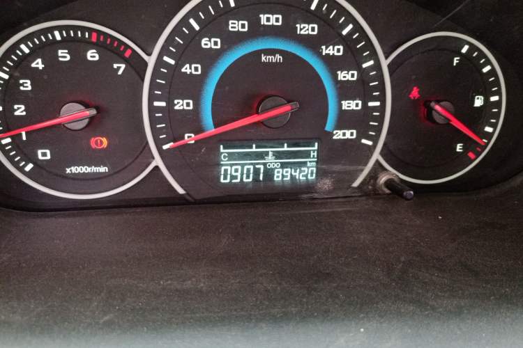 Used Wuling Rongguang V 2015 1.2L Base Version Odometer Close Up
