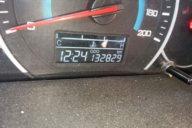 Used Wuling Rongguang V 2015 1.5L Base Version Odometer Close Up