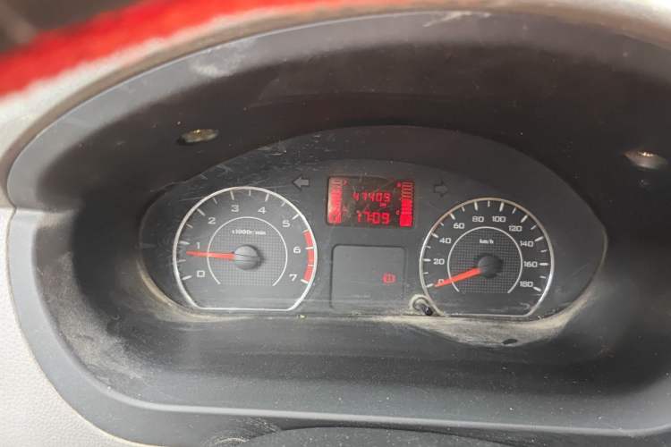 Used Wuling Rongguang V 2015 1.2L Practical Model Odometer Close Up