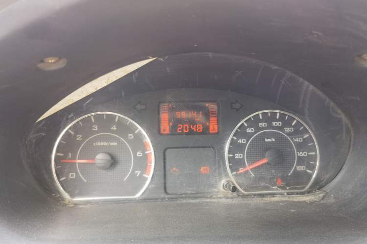 Used Wuling Rongguang V 2015 1.2L Practical Model Odometer Close Up
