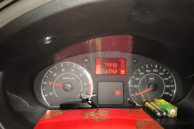 Used Wuling Rongguang V 2015 1.2L Practical Model Odometer Close Up