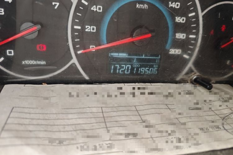 Used Wuling Rongguang V 2015 1.5L Standard Version Odometer Close Up
