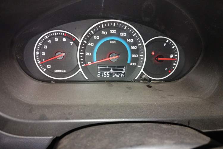 Used Wuling Rongguang V 2015 1.2L Base Version Odometer Close Up