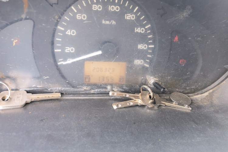 Used Wuling Rongguang V 2015 1.2L Base Version Odometer Close Up