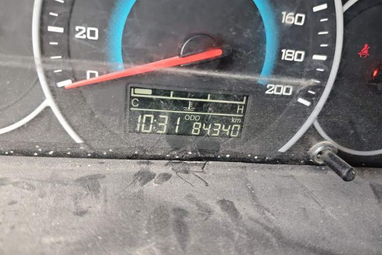 Used Wuling Rongguang V 2015 1.5L Base Version Odometer Close Up