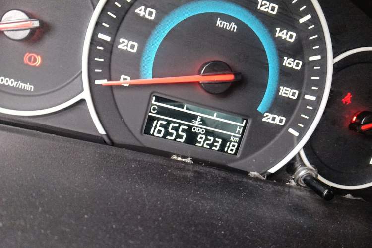 Used Wuling Rongguang V 2015 1.5L Standard Version Odometer Close Up