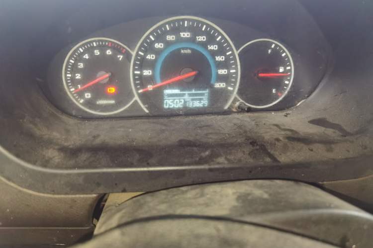 Used Wuling Rongguang V 2015 1.2L Standard Version Odometer Close Up