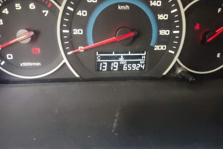Used Wuling Rongguang V 2015 1.5L Base Version Odometer Close Up