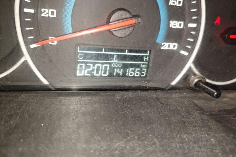 Used Wuling Rongguang V 2015 1.2L Base Version Odometer Close Up