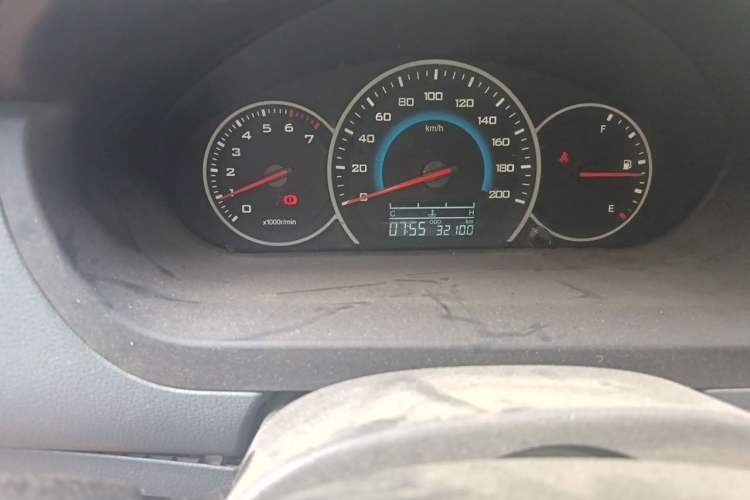 Used Wuling Rongguang V 2015 1.2L Base Version Odometer Close Up