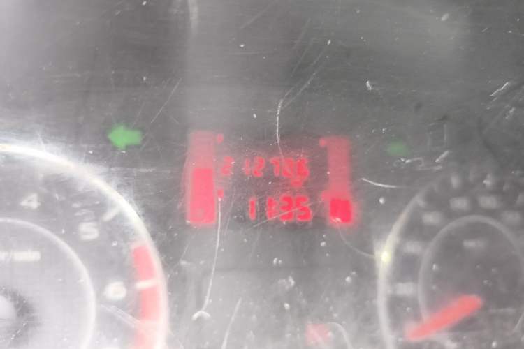 Used Wuling Rongguang V 2015 1.5L Base Version Odometer Close Up