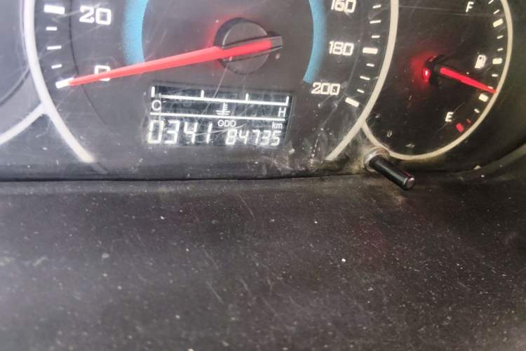 Used Wuling Rongguang V 2015 1.5L Base Version Odometer Close Up