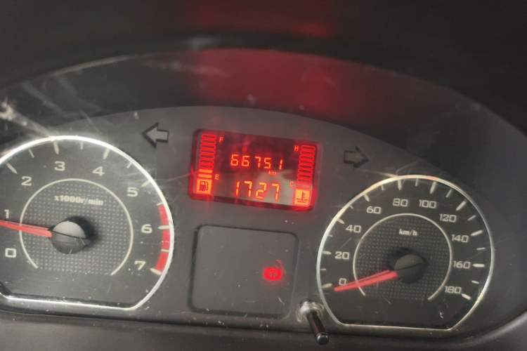 Used Wuling Rongguang V 2015 1.5L Practical Version Odometer Close Up