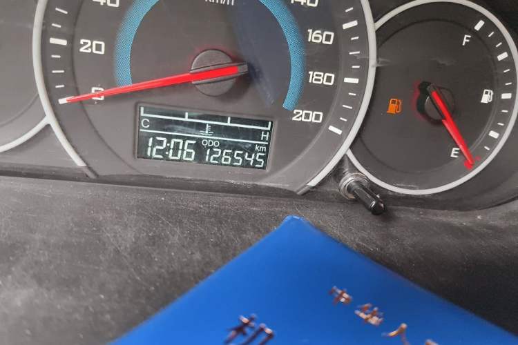 Used Wuling Rongguang V 2015 1.5L Base Version Odometer Close Up