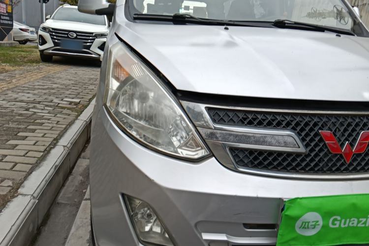 Used Wuling Rongguang V 2015 1.5L Standard Version Right Front Headlight