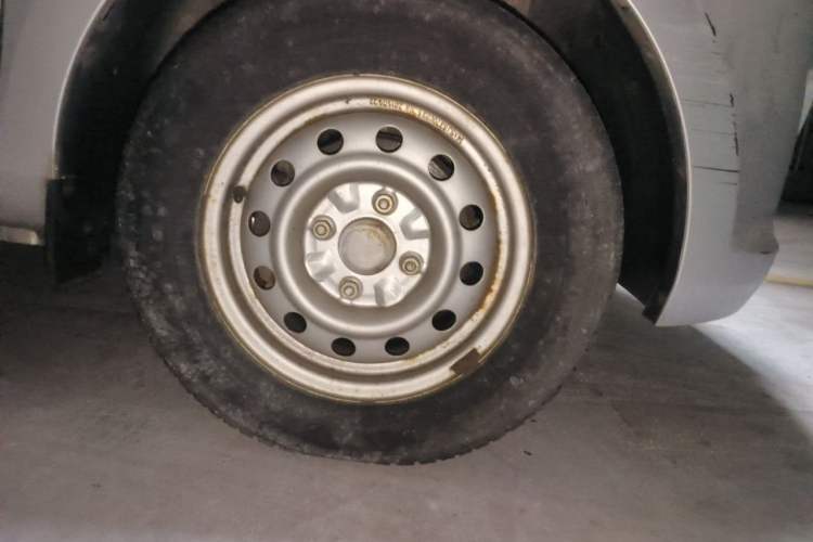 Used Wuling Rongguang V 2015 1.2L Practical Model Right Front Wheel Hub