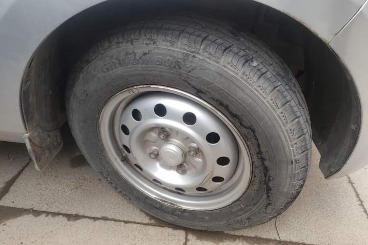 Used Wuling Rongguang V 2015 1.2L Practical Model Right Front Wheel Hub