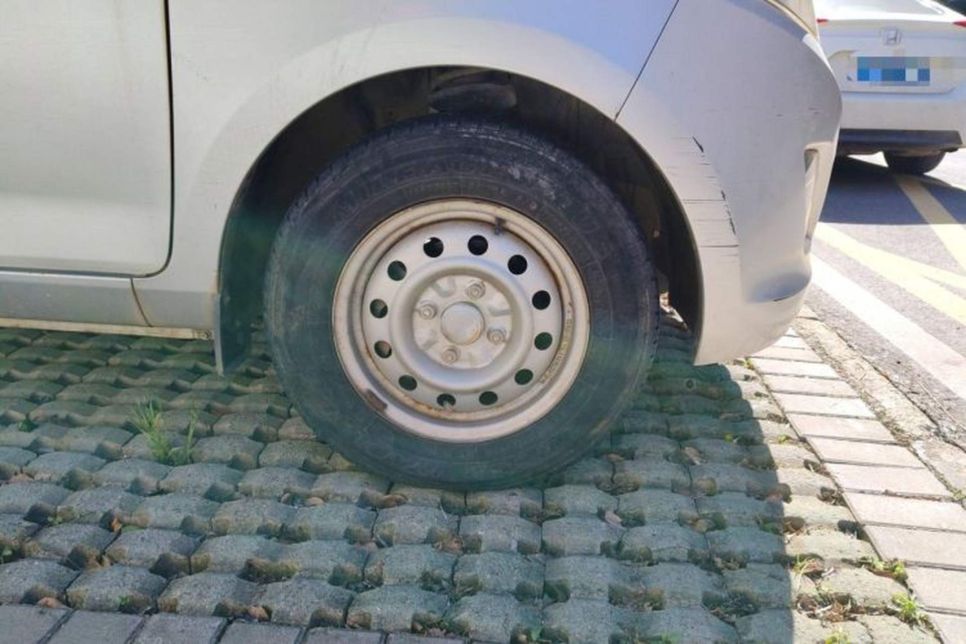 Used Wuling Rongguang V 2015 1.2L Practical Model Right Front Wheel Hub