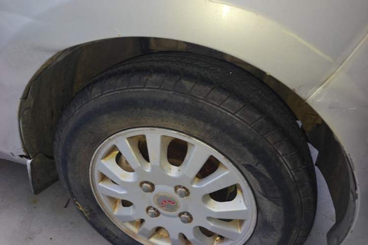 Used Wuling Rongguang V 2015 1.5L Standard Version Right Front Wheel Hub