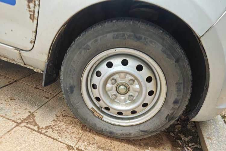 Used Wuling Rongguang V 2015 1.2L Base Version Right Front Wheel Hub