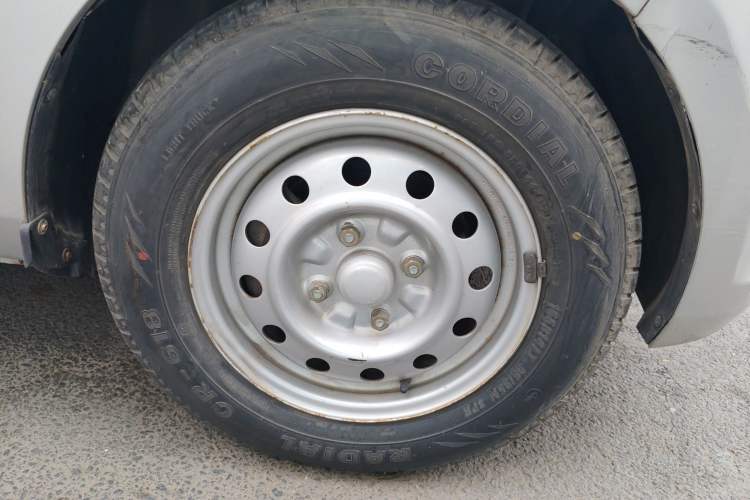 Used Wuling Rongguang V 2015 1.5L Base Version Right Front Wheel Hub