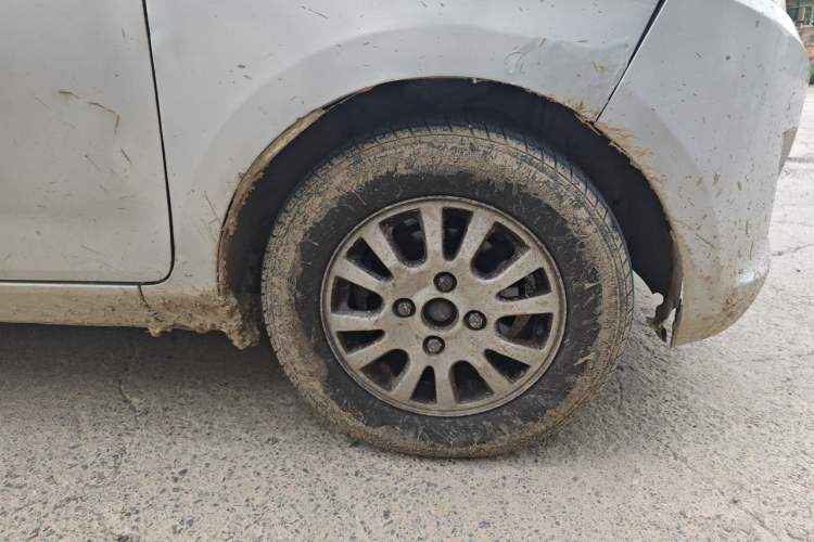 Used Wuling Rongguang V 2015 1.2L Standard Version Right Front Wheel Hub