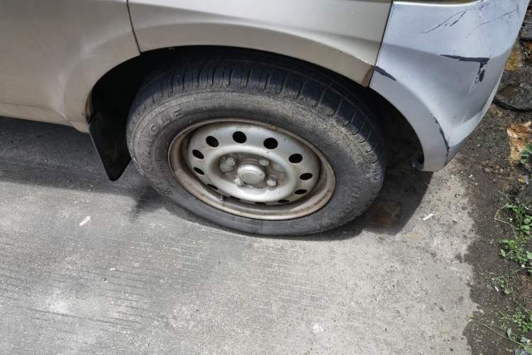 Used Wuling Rongguang V 2015 1.2L Base Version Right Front Wheel Hub
