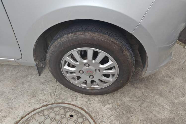 Used Wuling Rongguang V 2015 1.5L Base Version Right Front Wheel Hub