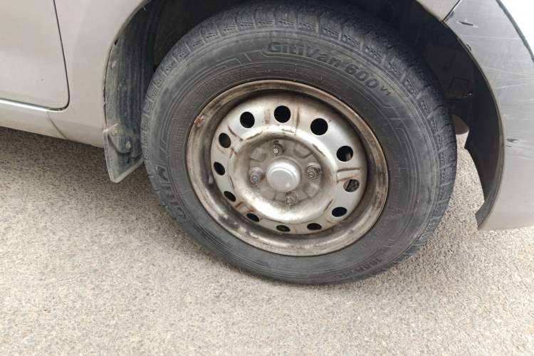 Used Wuling Rongguang V 2015 1.2L Base Version Right Front Wheel Hub