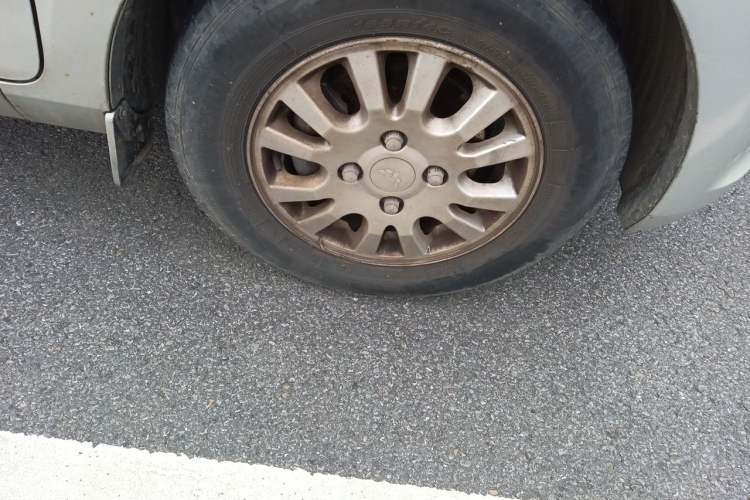 Used Wuling Rongguang V 2015 1.5L Base Version Right Front Wheel Hub