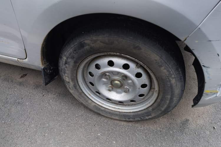 Used Wuling Rongguang V 2015 1.2L Practical Model Right Front Wheel Hub