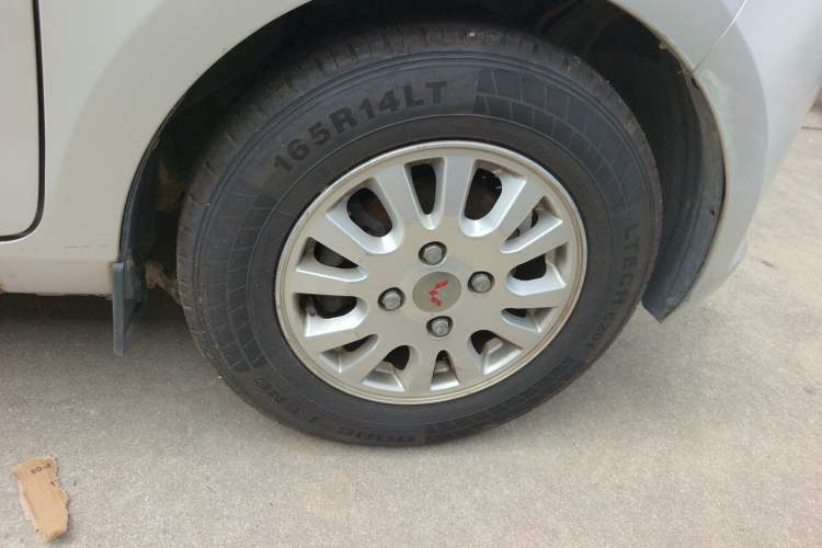 Used Wuling Rongguang V 2015 1.5L Base Version Right Front Wheel Hub