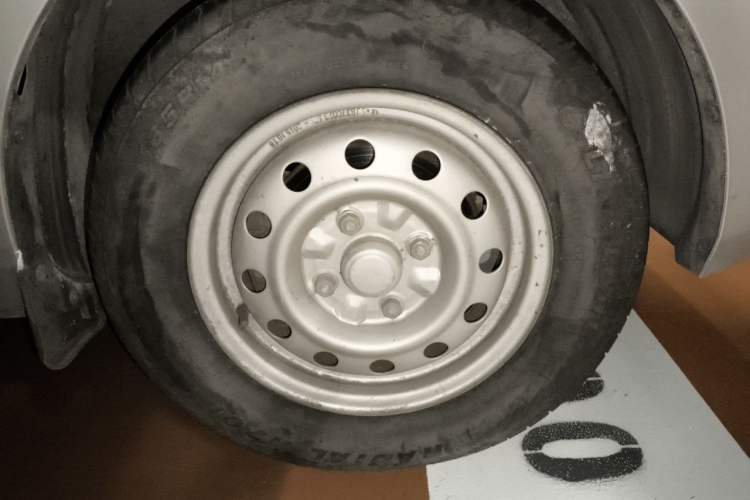 Used Wuling Rongguang V 2015 1.2L Practical Model Right Front Wheel Hub