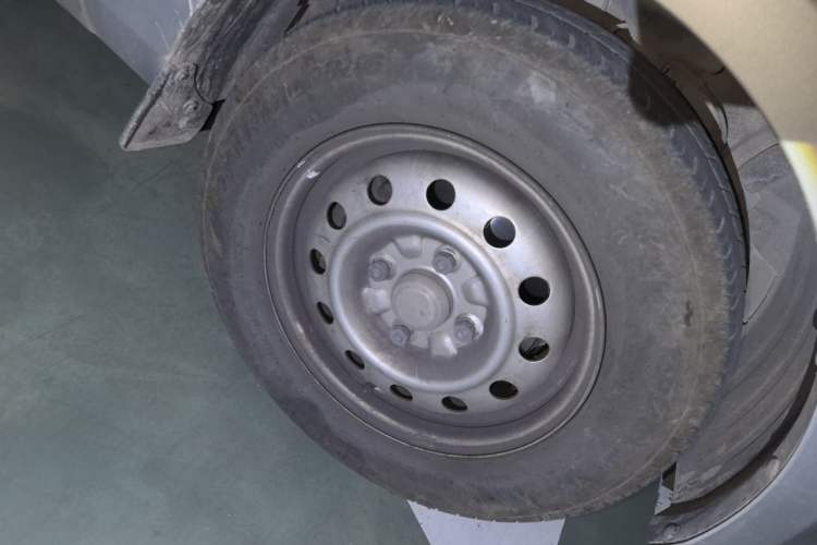 Used Wuling Rongguang V 2015 1.2L Practical Model Right Front Wheel Hub
