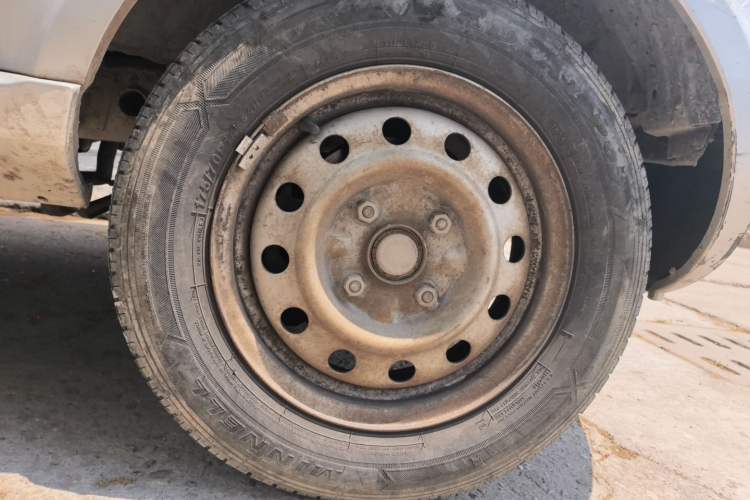 Used Wuling Rongguang V 2015 1.2L Base Version Right Front Wheel Hub