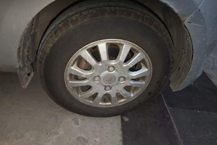 Used Wuling Rongguang V 2015 1.2L Standard Version Right Front Wheel Hub