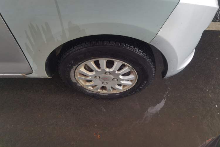 Used Wuling Rongguang V 2015 1.2L Standard Version Right Front Wheel Hub