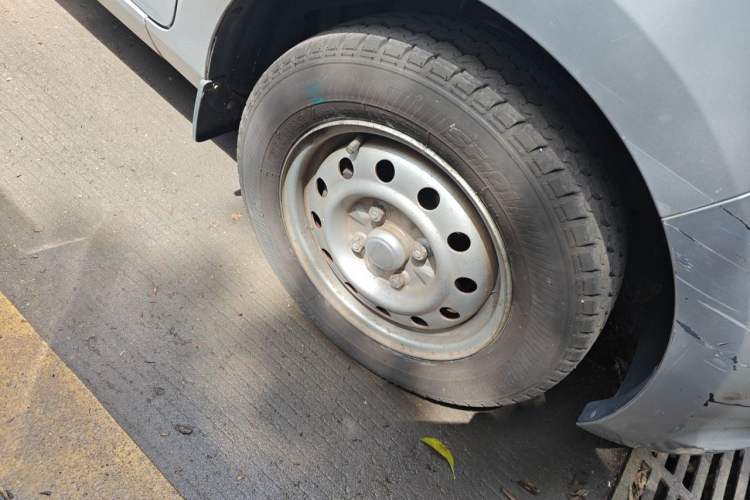 Used Wuling Rongguang V  Right Front Wheel Hub