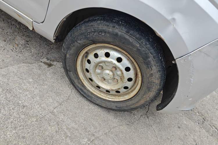 Used Wuling Rongguang V 2015 1.2L Practical Model Right Front Wheel Hub