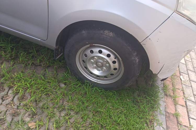 Used Wuling Rongguang V 2015 1.2L Base Version Right Front Wheel Hub