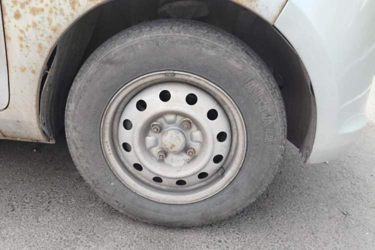 Used Wuling Rongguang V 2015 1.5L Base Version Right Front Wheel Hub