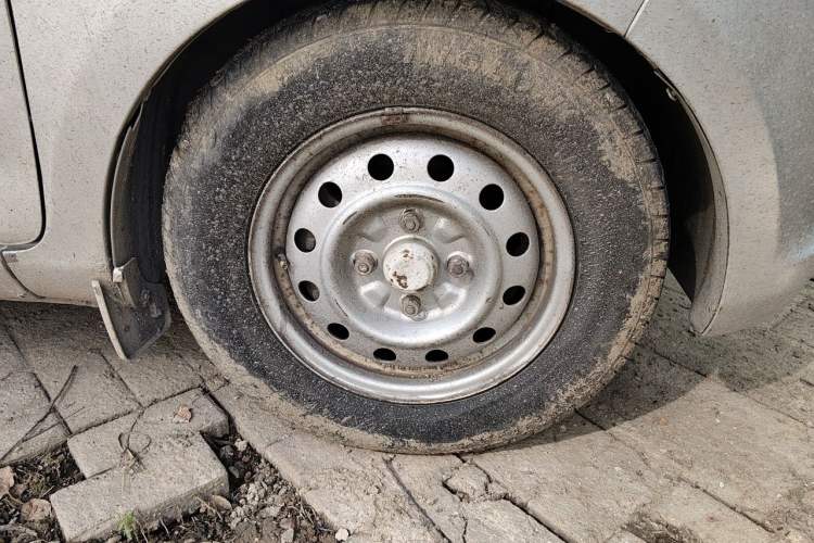 Used Wuling Rongguang V 2015 1.5L Base Version Right Front Wheel Hub