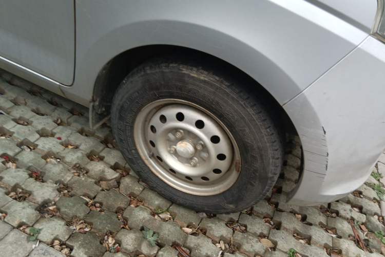 Used Wuling Rongguang V 2015 1.2L Practical Model Right Front Wheel Hub