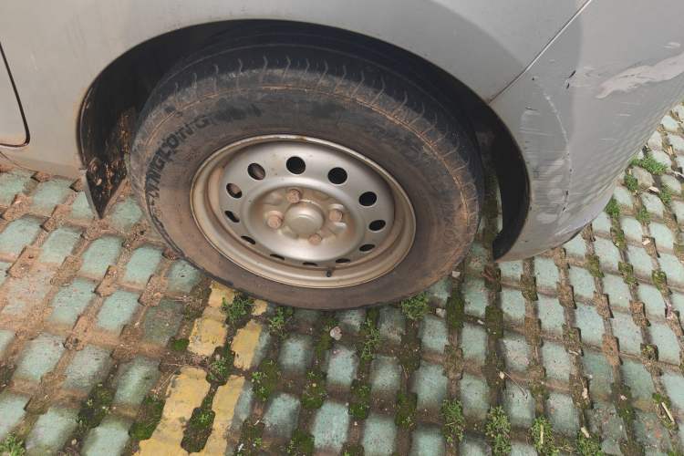 Used Wuling Rongguang V 2015 1.2L Practical Model Right Front Wheel Hub